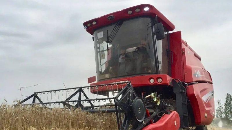 养殖场机械选型：畜牧机械与农业机械的适用性分析